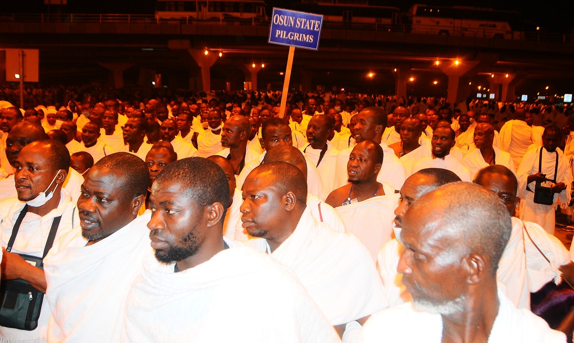 589 Osun pilgrims  In Makkah 1A