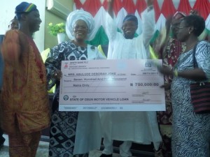 WELFARE: Osun Workers Jubilate As Aregbesola Announces 100% Christmas Bonus