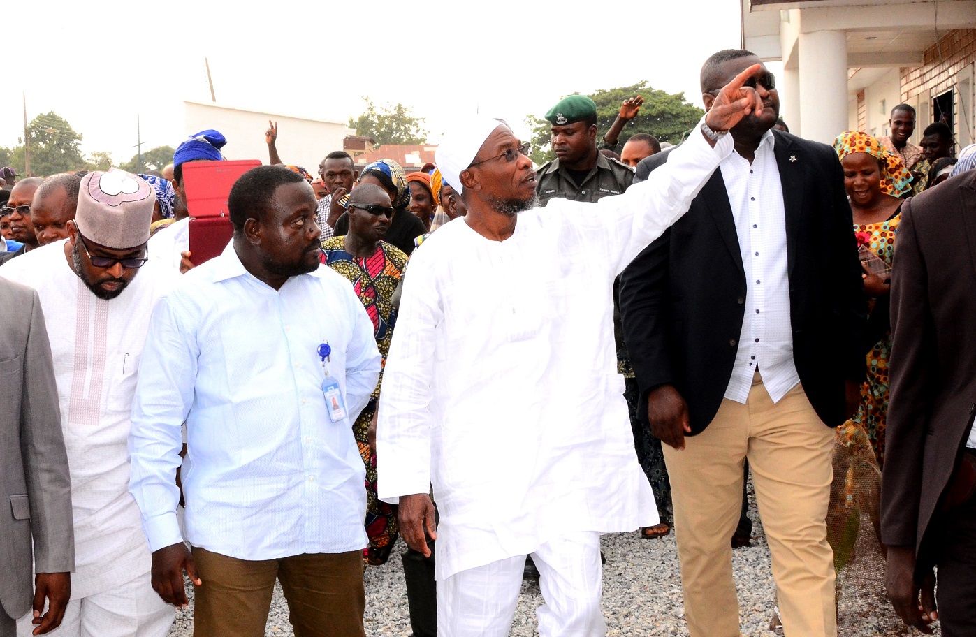 AREGBESOLA INSPECTS INISHA A.U.D PRIMAR SCHOOL 1