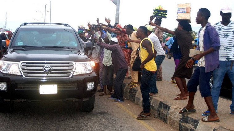 Photospeaks-Governor-Rauf-Aregbesola-Resumes-in-Abeere-secretariat