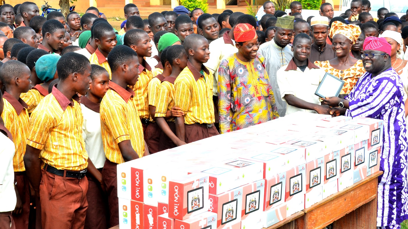 Osun Distributes Tablets Knowledge 1