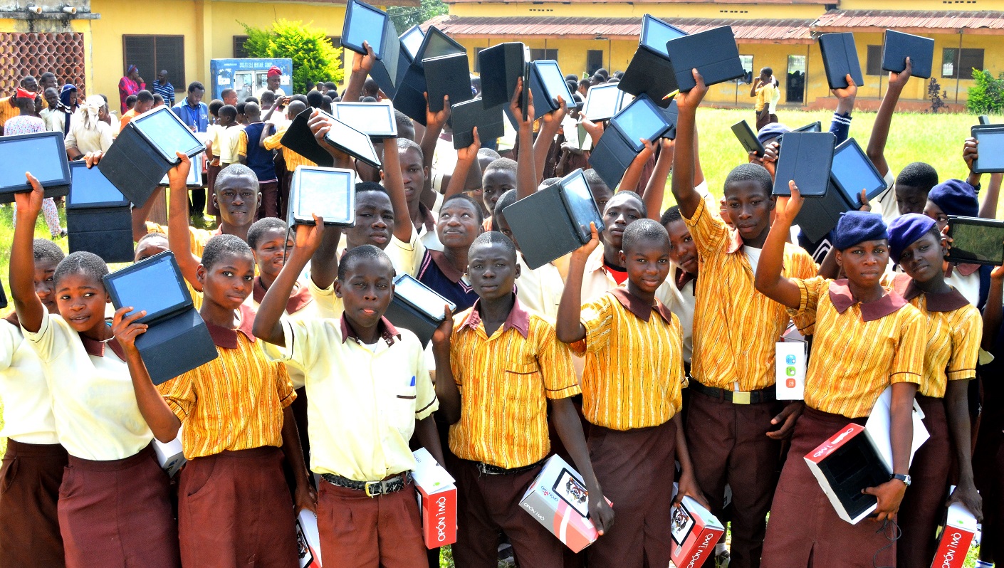 Osun Distributes Tablets Knowledge 3b