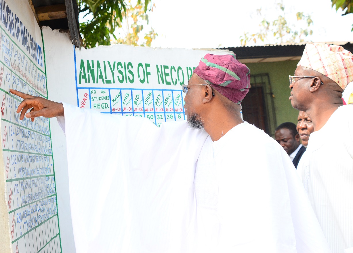 Aregbesola Inspects Science High School Ikirun-3