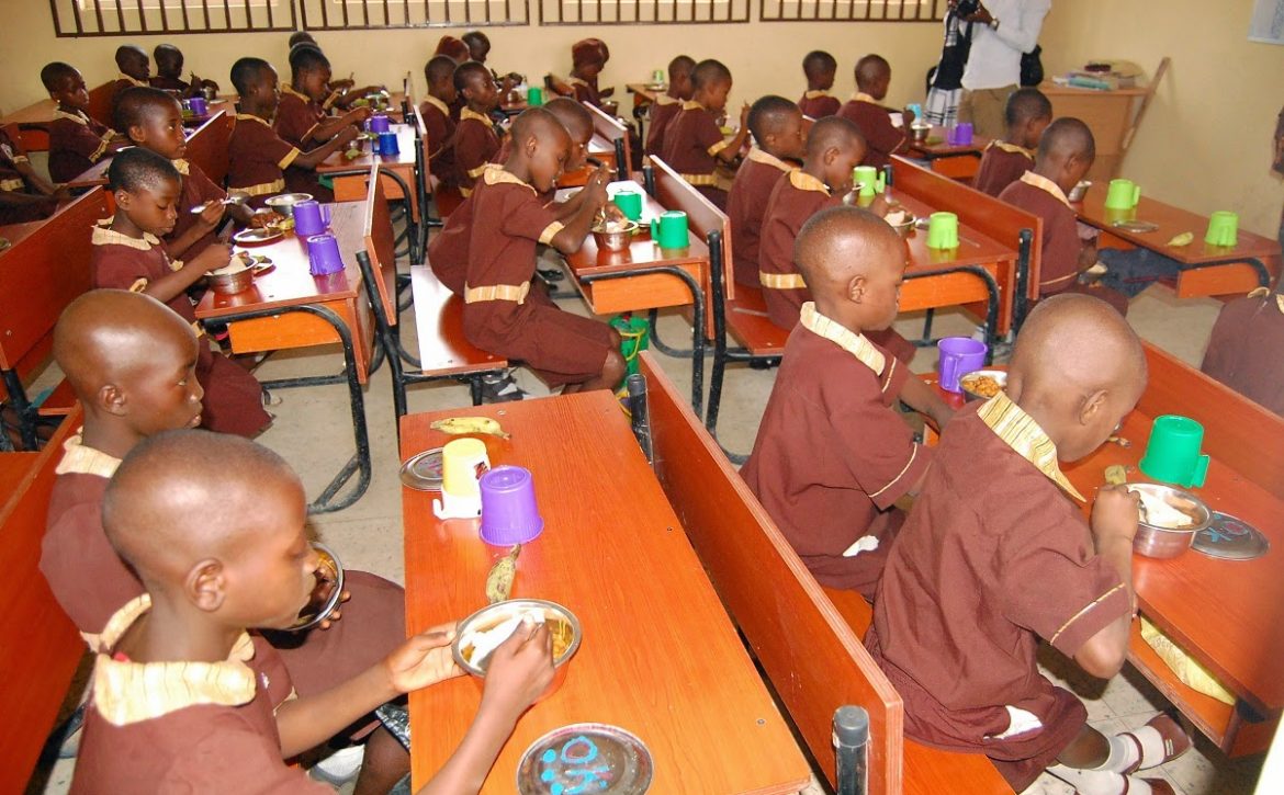 Osun-Elementary-School-Feeding-2