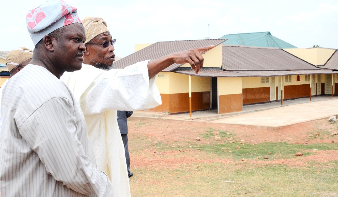 Aregbesola Inspects Community Elementary School-1A (1)