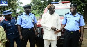 bosun-otintiloye-handing-over-the-amoured-carrier-to-police-300×162