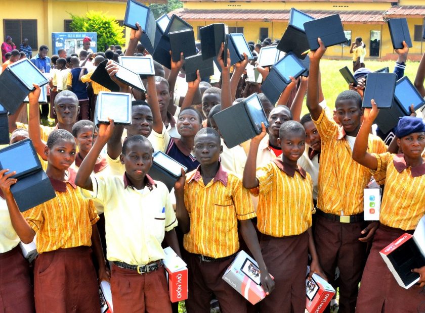 Osun-Distributes-Tablets-Knowledge-3b